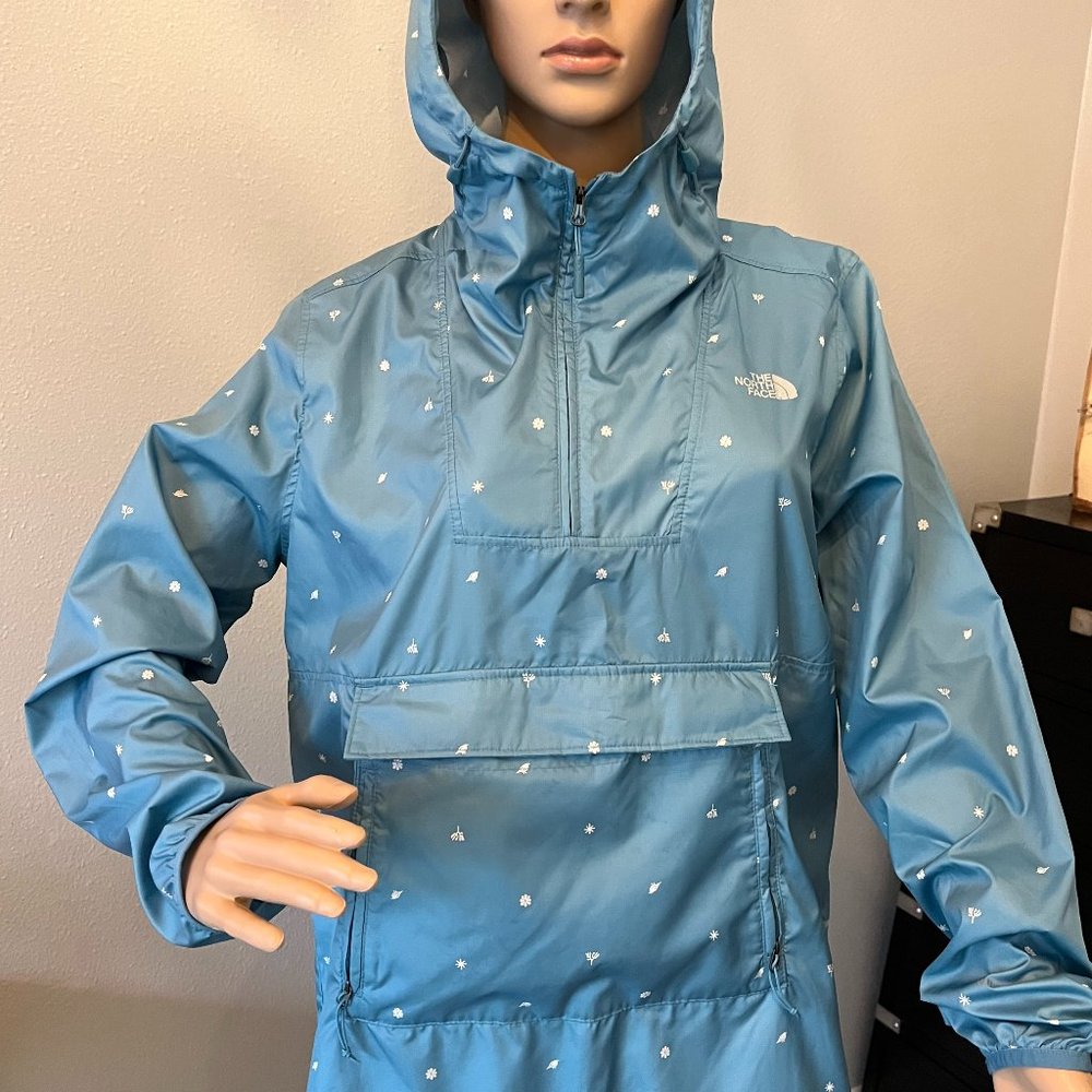 The North Face Travel Windbreaker in the Pouch - NWOT